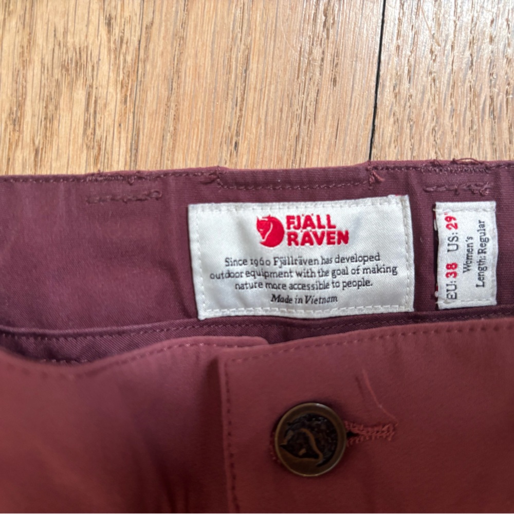 Fjallraven Men's Burgundy Cargo Pants with Zipper Pocket - Picture 9 of 9
